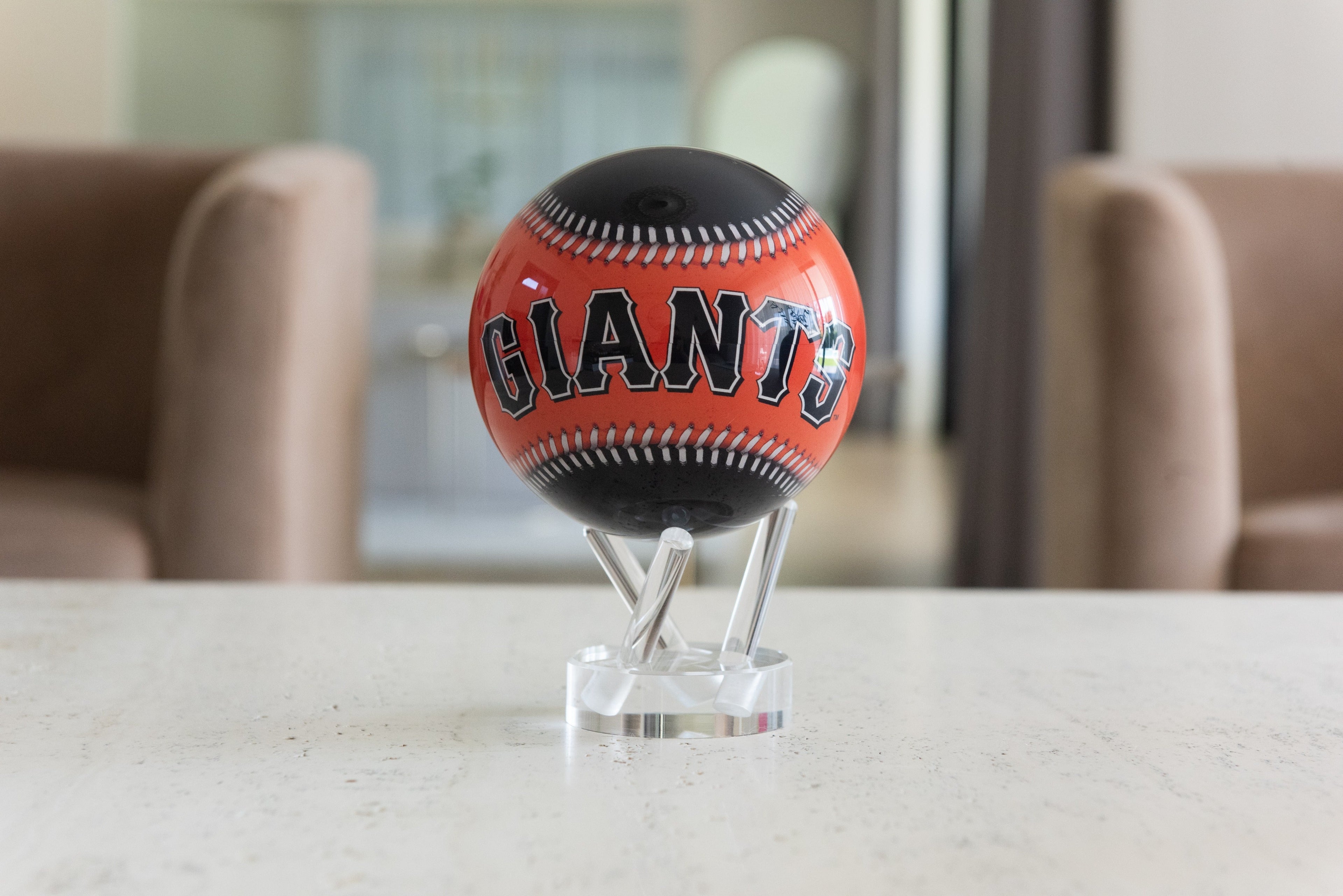 MLB® GIANTS™ GLOBE (Region Limit) | Turns using ambient light - MOVA EU