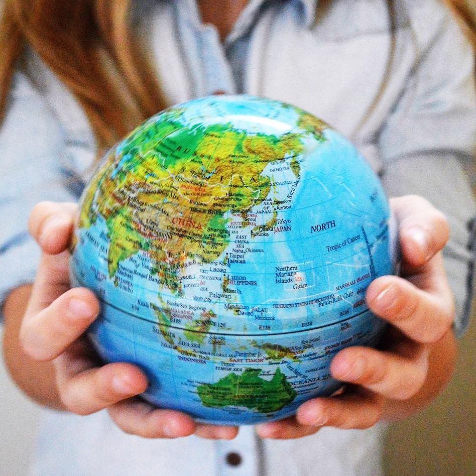 BLUE GREEN EARTH | No cords or batteries - MOVA EU