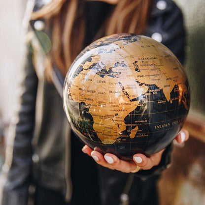 BLACK AND GOLD GLOBE | Turns using ambient light - MOVA EU