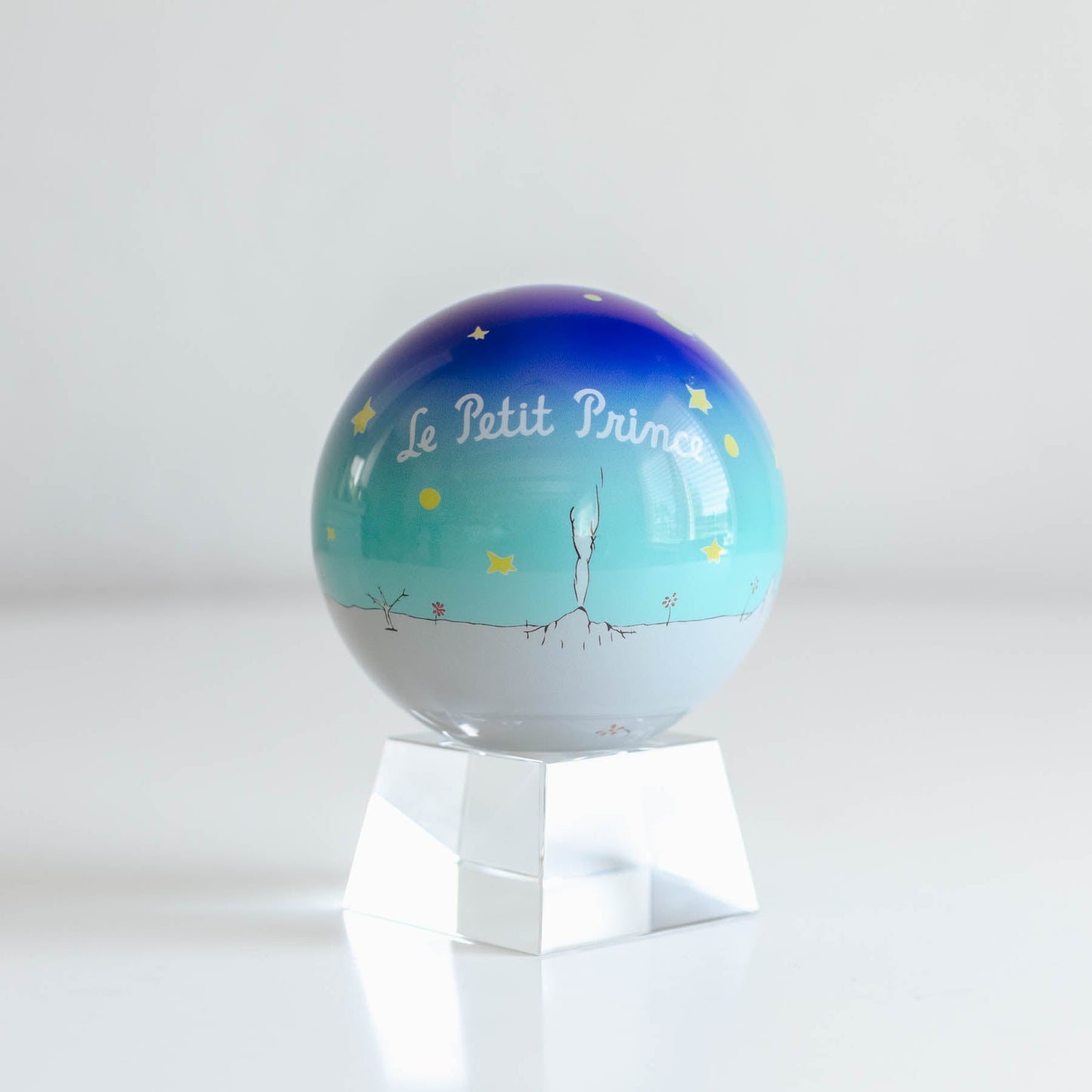 An acrylic base is included - MOVA EU