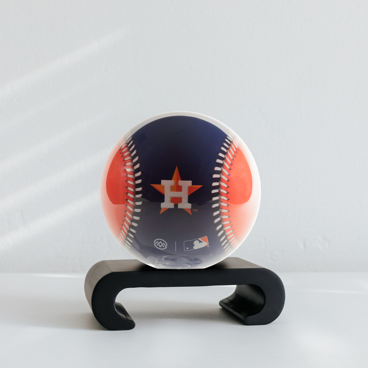 MLB® ASTROS™ GLOBE ( Region Limit) | Hidden magnets provide movement - MOVA EU