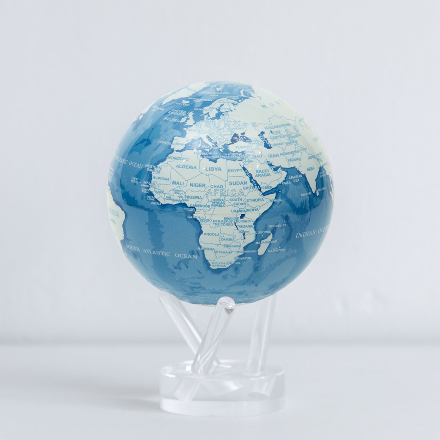 SKY BLUE AND WHITE GLOBE | MOVA EU