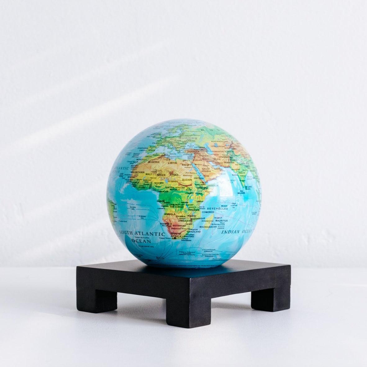 BLUE RELIEF MAP WORLD GLOBE | No cords or batteries - MOVA EU