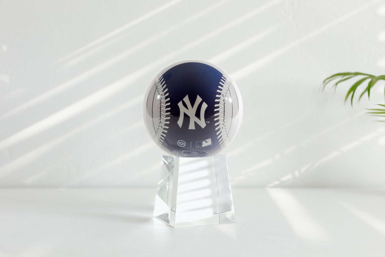 MLB® YANKEES™ GLOBE (Region Limit) - MOVA EU