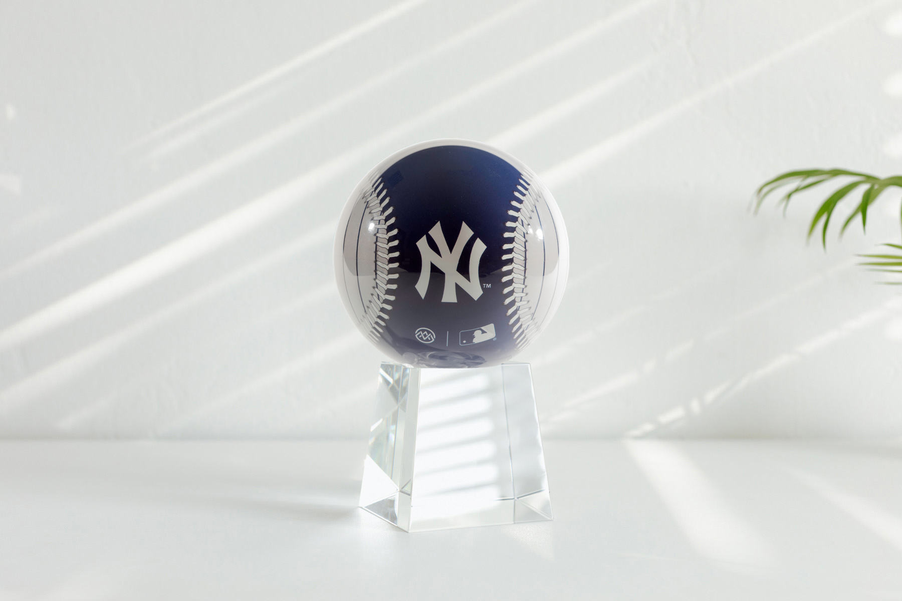 MLB® YANKEES™ GLOBE (Region Limit) - MOVA EU