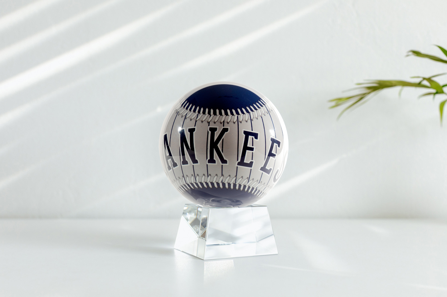 MLB® YANKEES™ GLOBE (Region Limit) - MOVA EU