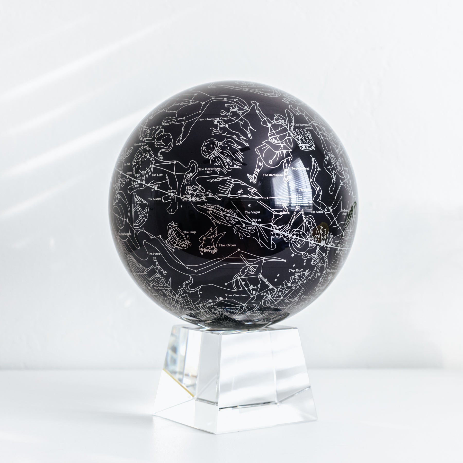 CONSTELLATIONS GLOBE | MOVA EU