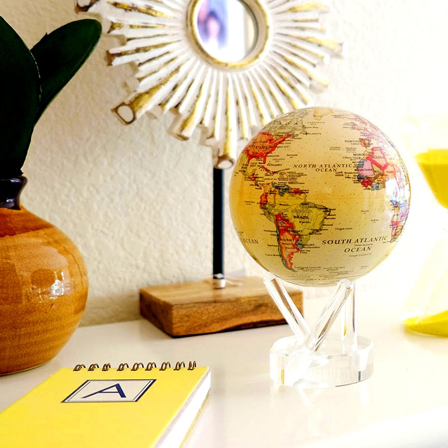 YELLOW POLITICAL MAP WORLD GLOBE | Original MOVA design - MOVA EU