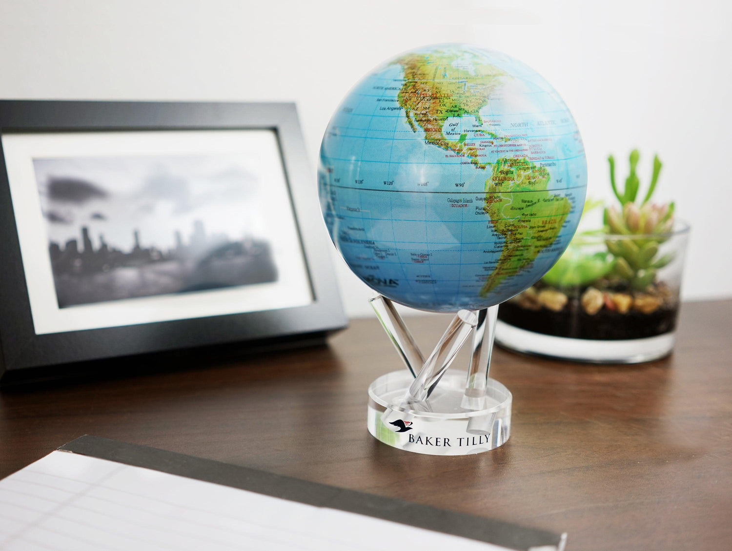 BLUE GREEN EARTH | Hidden magnets provide movement - MOVA EU