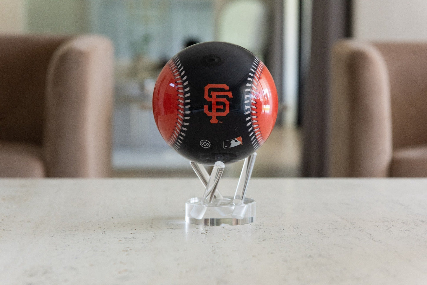 MLB® GIANTS™ GLOBE  (Region Limit) | Hidden magnets provide movement - MOVA EU