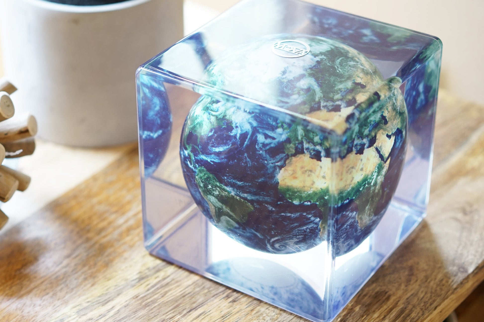 Earth with Clouds Cube | Turns using ambient light - MOVA EU