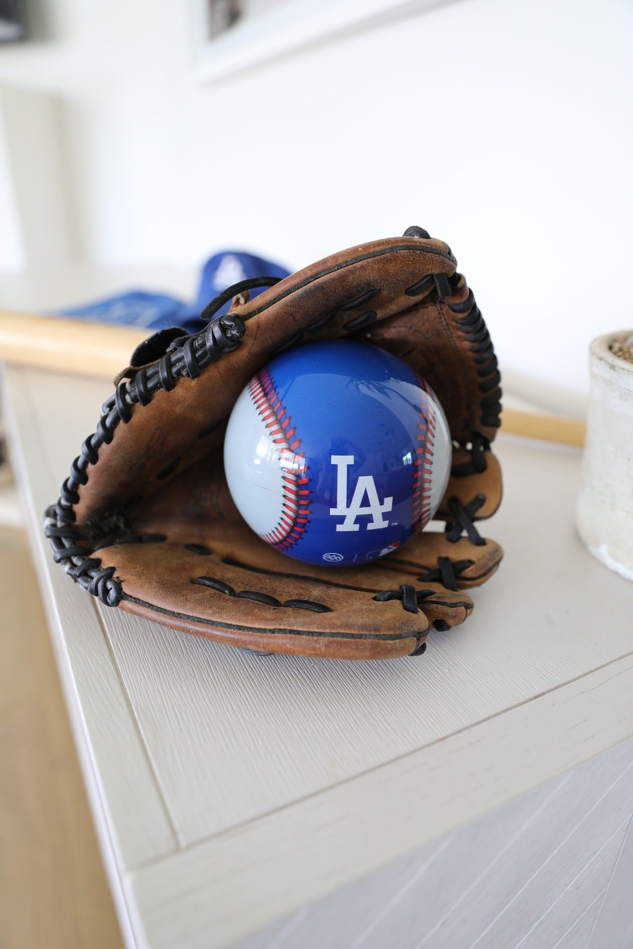 MLB® DODGERS™ GLOBE (Region Limit) | Turns using ambient light - MOVA EU